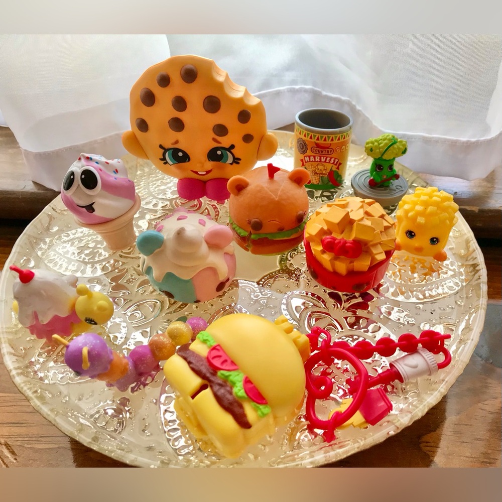 Lot Favorite Foods Toys Shopkins Locket NumNoms Cookis Burgers Fries Figures Set